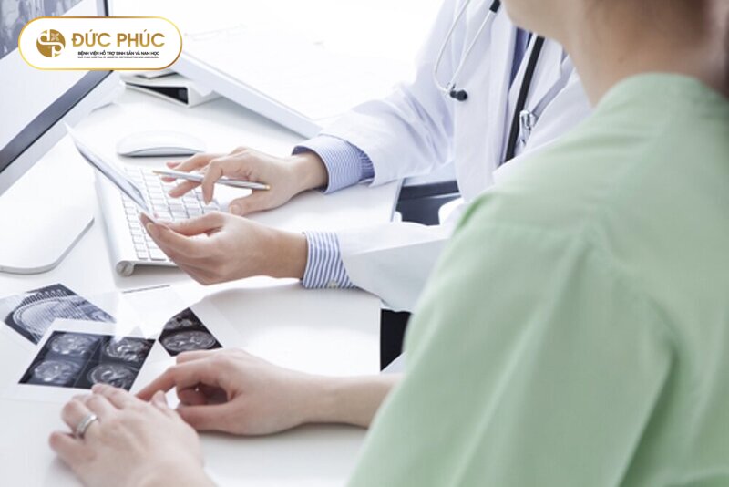 Bác sĩ có trình độ chuyên môn cao giúp đảm bảo quy trình IVF an toàn và hiệu quả